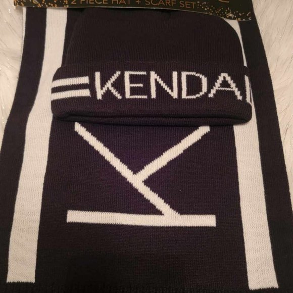 Kendall & Kylie Scarf & Hat Set - Picture 3 of 4